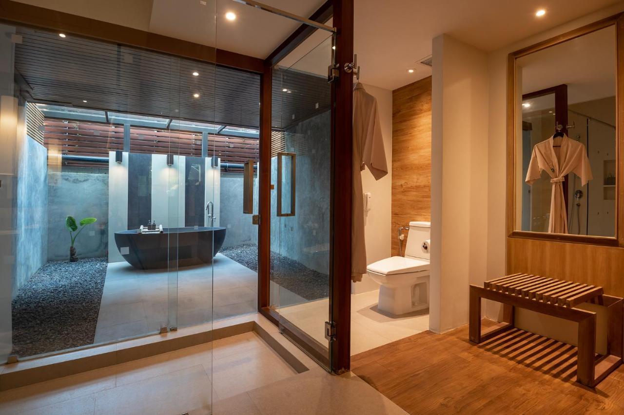 Chaweng Regent Beach Resort Esterno foto Bathroom at The Standard, Bangkok Sukhumvit