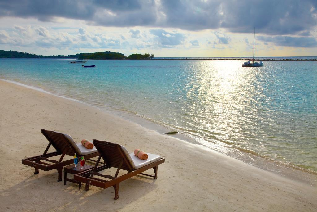 Chaweng Regent Beach Resort Esterno foto Beach at Sandals Halcyon Beach