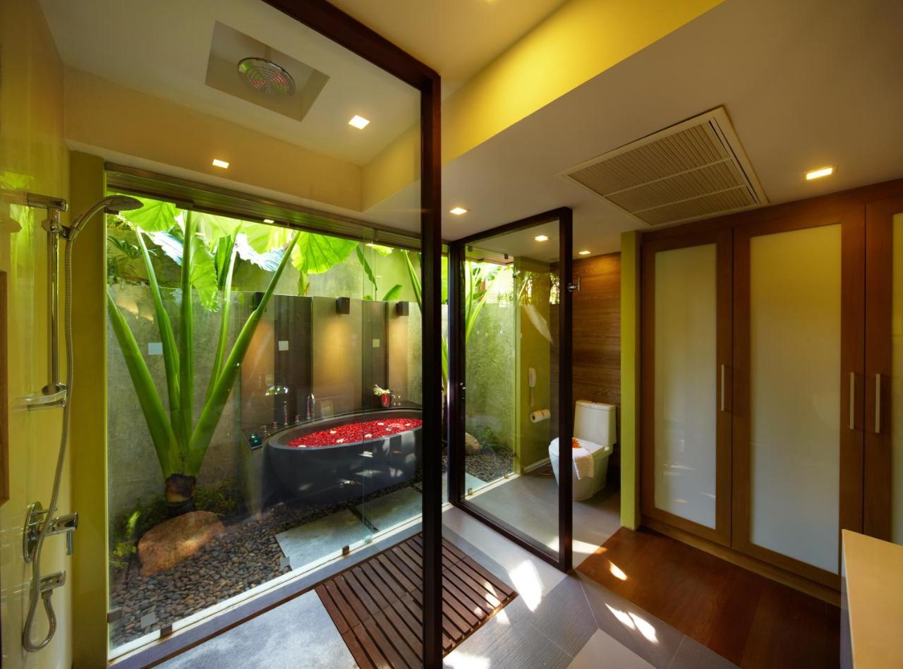Chaweng Regent Beach Resort Esterno foto Bathroom with a rain shower